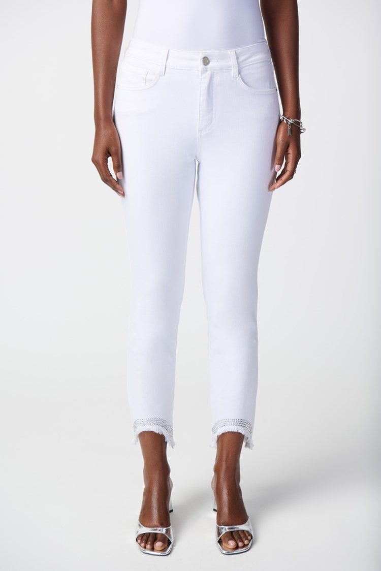 Cropped Jeans with Frayed Hem