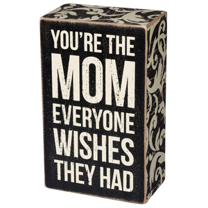 The Mom Box Sign